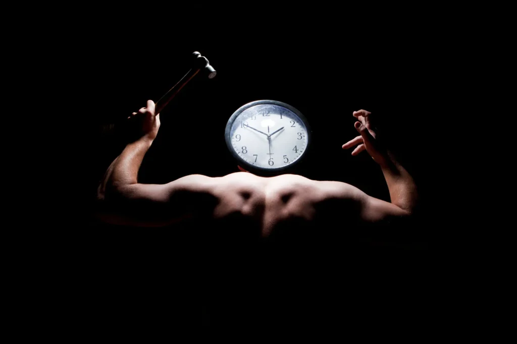 Billede af mand der træner sin selvtillid