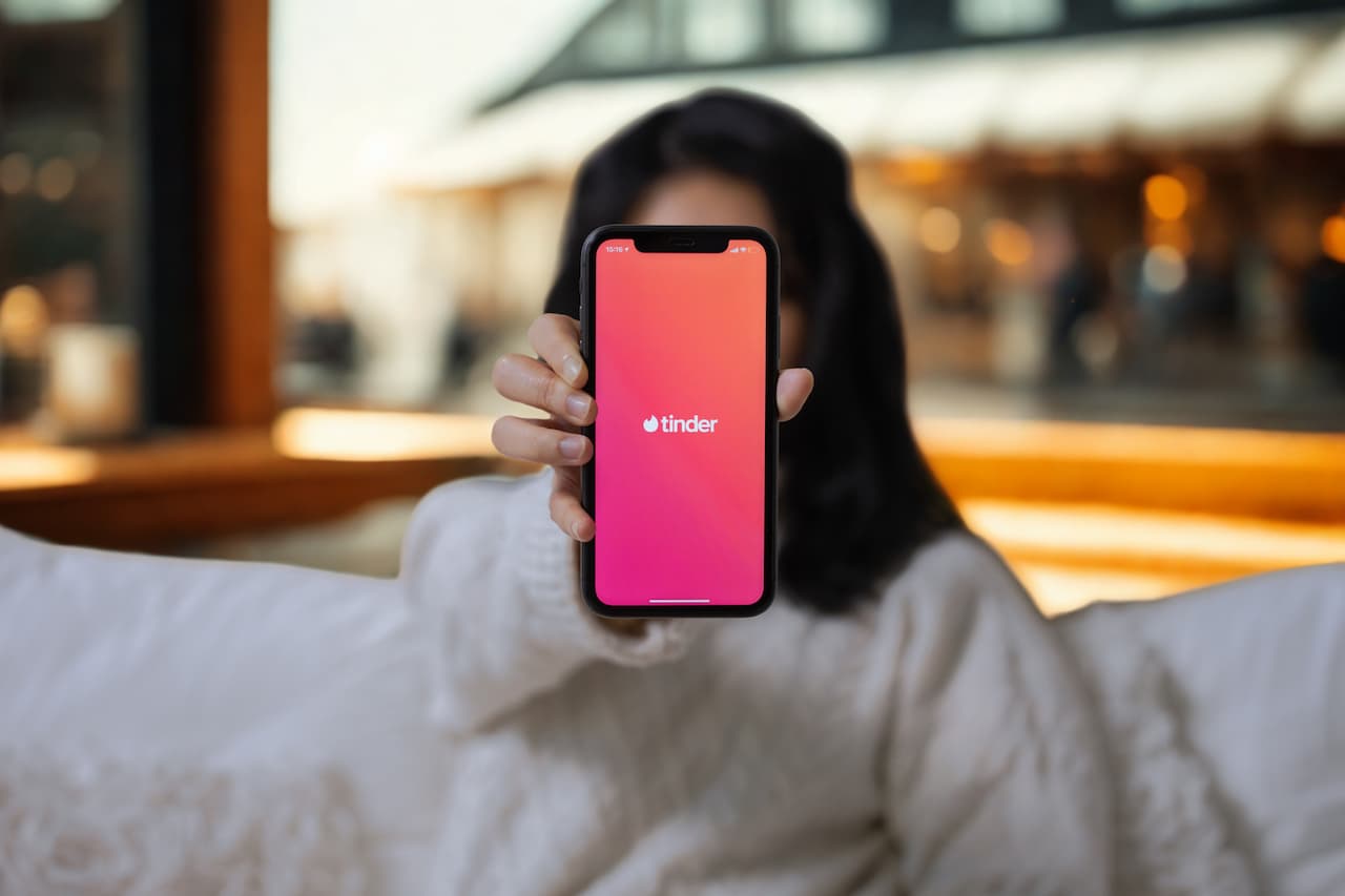 hvordan starter man en samtale på tinder