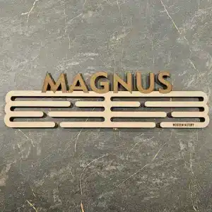 Medaljeholder med navn og figur